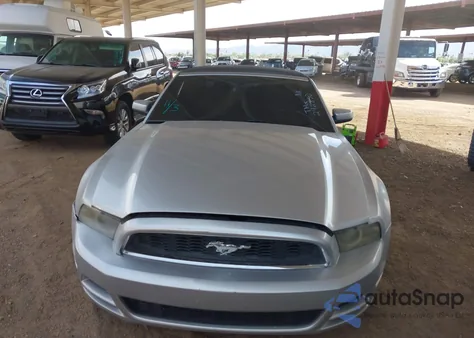 2014 Ford Mustang V6 Premium z USA, uszkodzony, nr VIN 1ZVBP8EM8E5242850